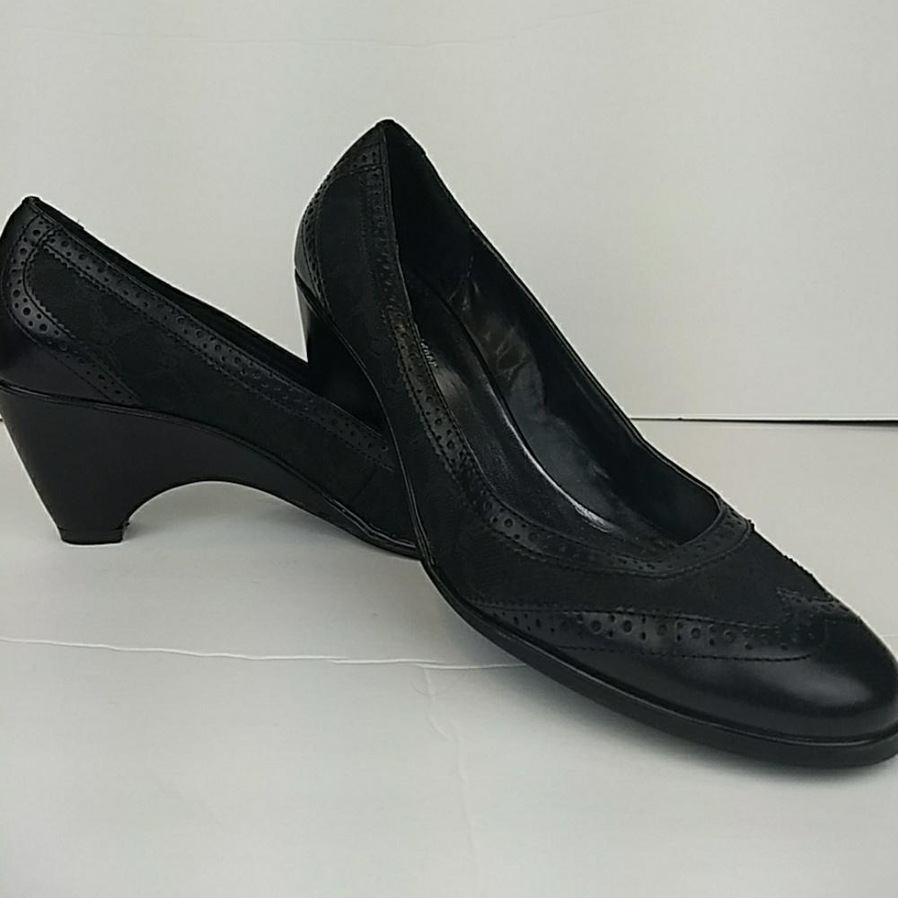 Etienne Aigner Ultima Size 8M Wedge Heel Shoes
